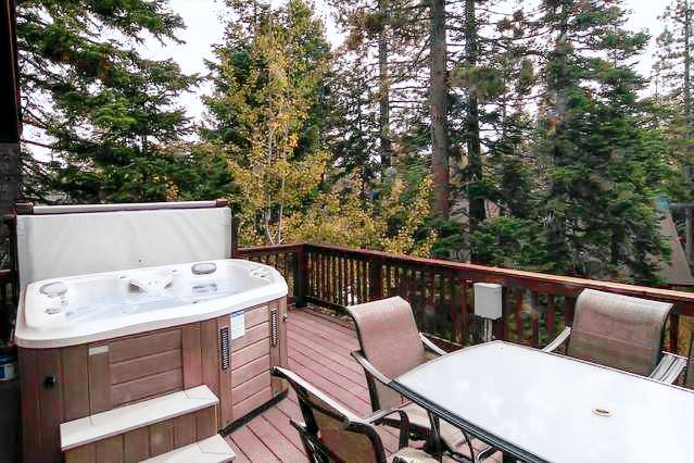 Vacation home with hot tub — photo 4