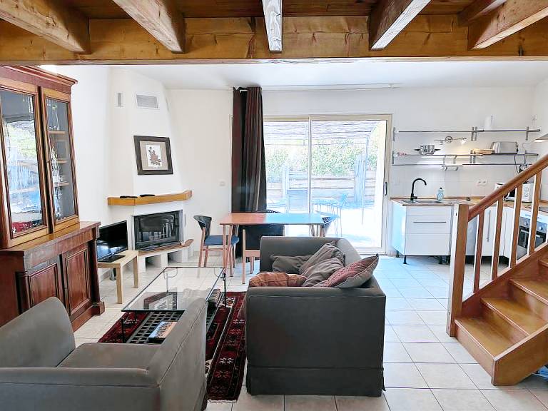 Gite with patio, BBQ & garden — photo 4