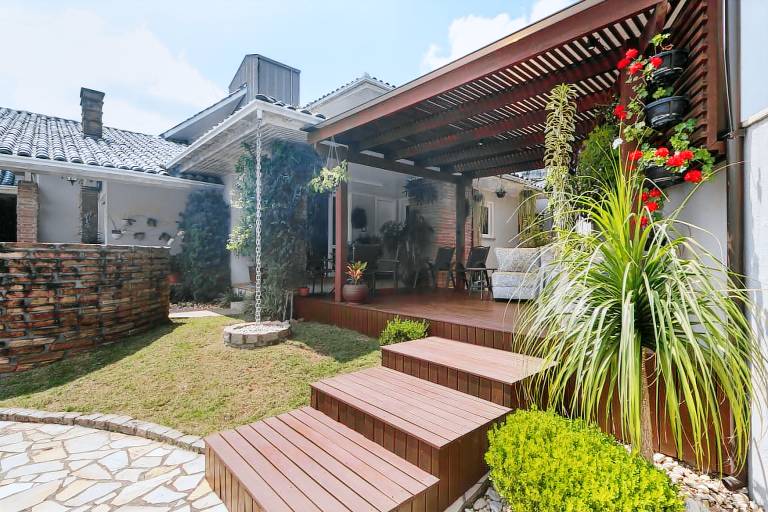 House with BBQ, yard & private pool | Pets are welcome — photo 2