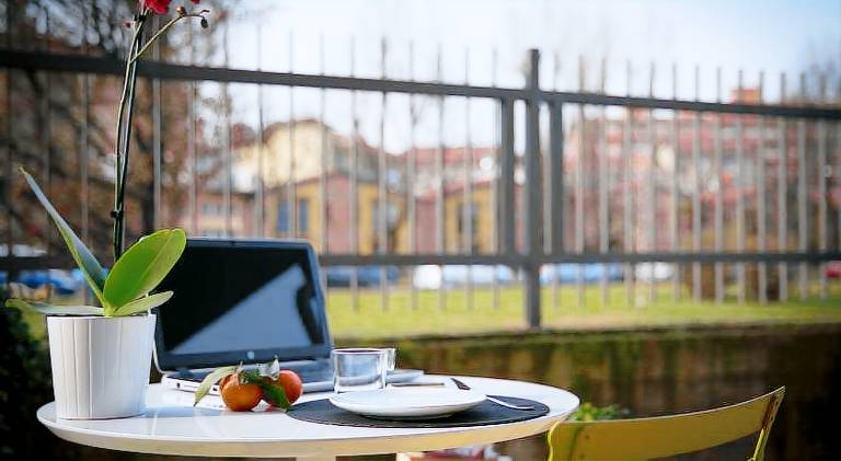 Serviced apartment with yard | Pets are welcome — photo 3