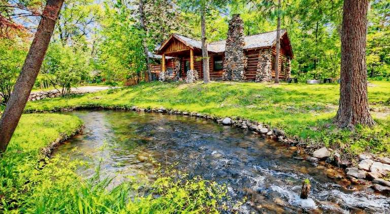 Steps to Beach-Hot Tub-Fireplace-Northern Original in Traverse City, MI