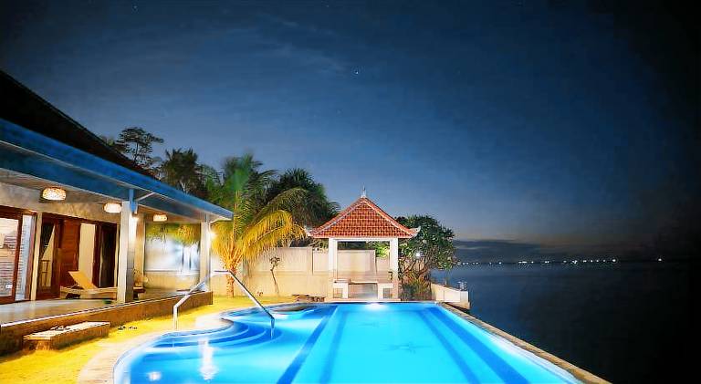 280 m&sup2; Villa