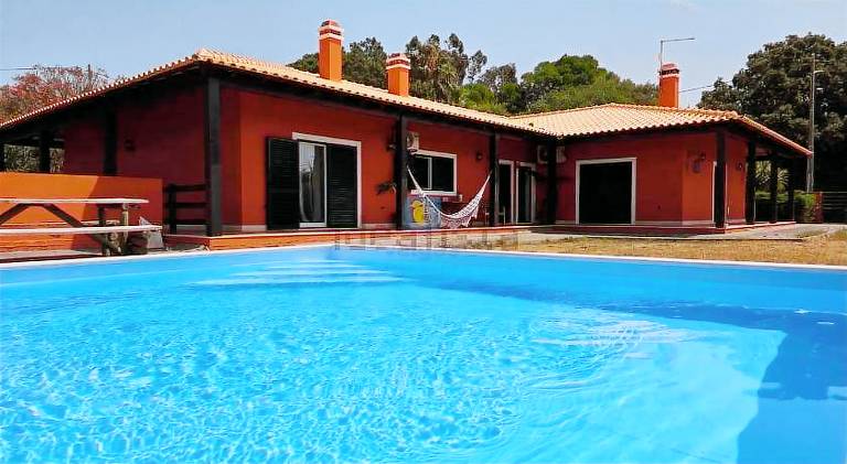 Fully equipped beautiful vacation home with BBQ, garden & patio | Suitable for remote work | Pets allowed in Leiria