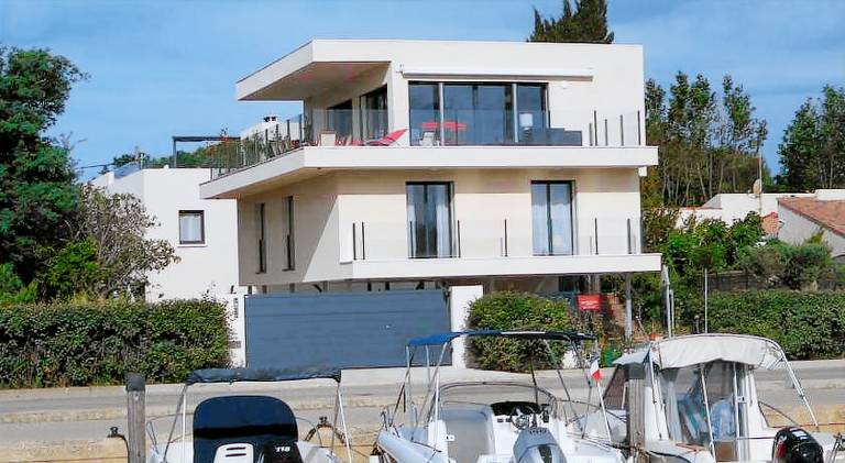 House with patio, pool & garden in Hyères