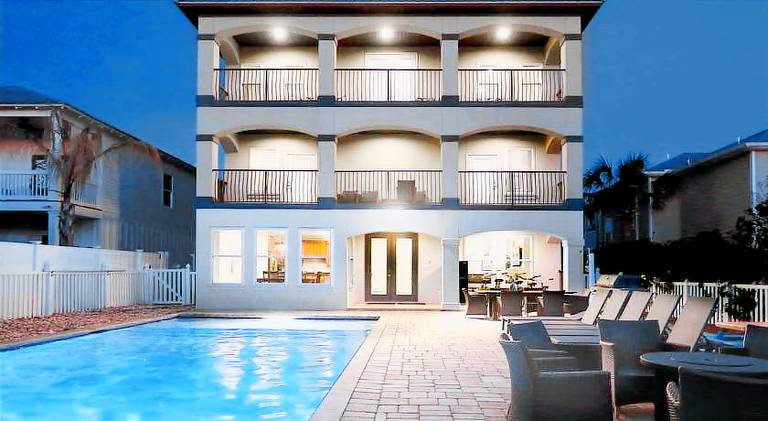 Spacious vacation home with pool | Pets allowed in Destin, FL