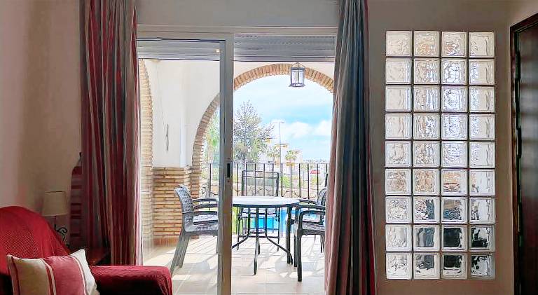 Apartment with pool | Pets are welcome — photo 3