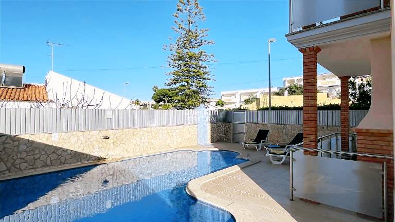 Fully equipped holiday apartment with garden, pool & BBQ | Dogs allowed — photo 2