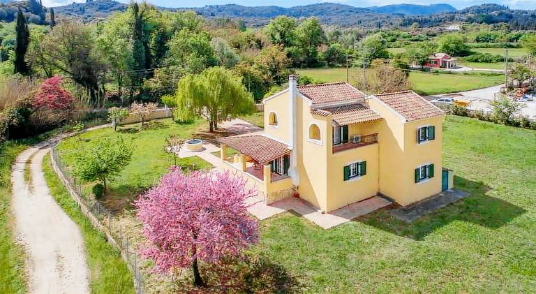 House with grill, garden & terrace | Perfect for remote work in Corfu