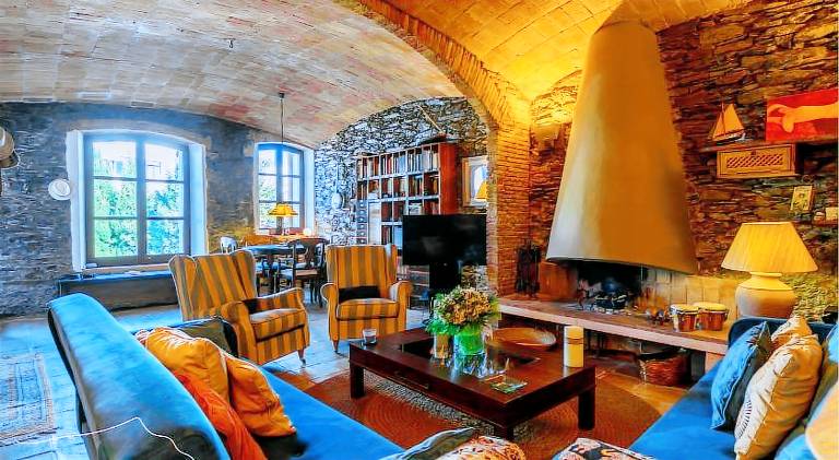 House with BBQ, yard & terrace | Close to the beach | Perfect for remote work | Pet-friendly in Cadaqués