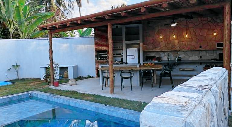 House with pool — photo 4