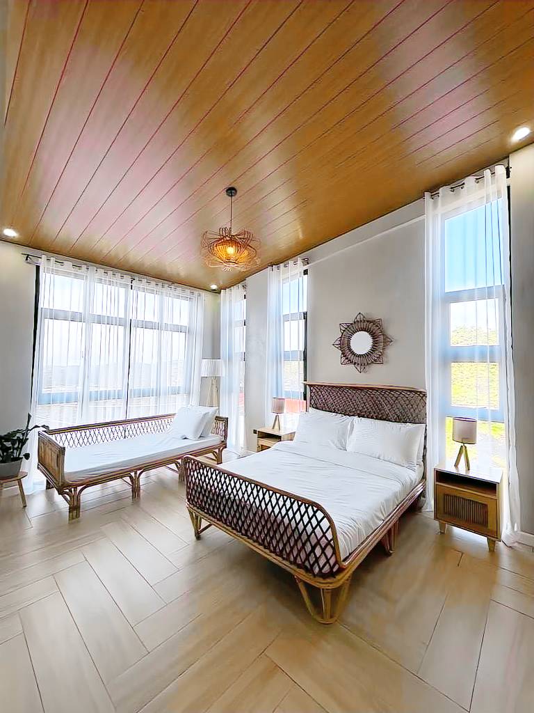 Villa with BBQ & pool | Pet-friendly — photo 2