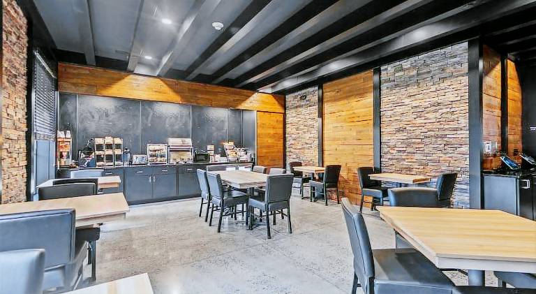 Cobblestone Hotel & Suites - Waukesha/West Milwauke — photo 4