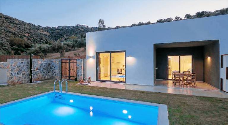 Villa with patio, pool & garden — photo 3