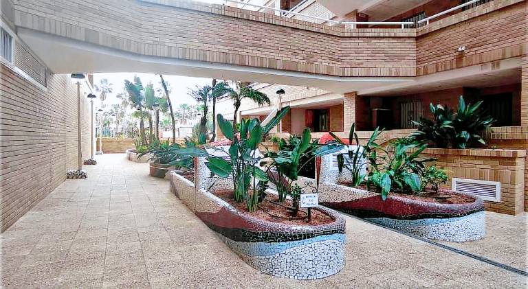 Lovely apartment with pool, patio & yard | Next to the beach | Pets are welcome — photo 3