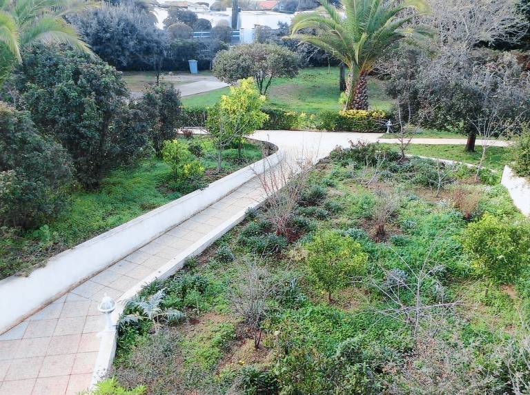 Fully equipped charming villa with garden & grill | City view | Beach nearby | Pets are welcome — photo 3