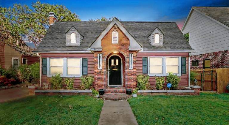 3 bed, office, hot tub, 2 min to Cherry St — photo 4