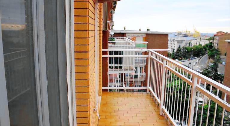 Apartment with patio & garden — photo 3