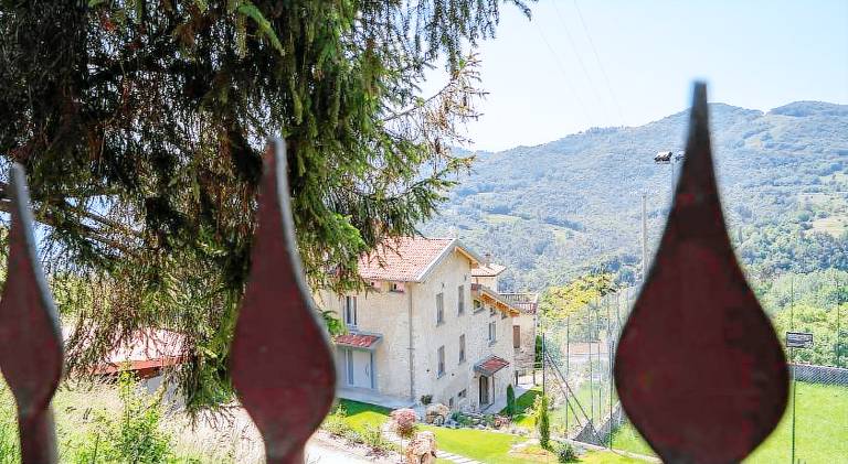House with pool, sauna & garden in Tremosine