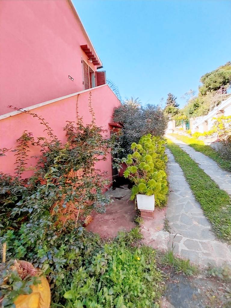 Family-oriented wonderful apartment with yard | Beach nearby | Pets are welcome — photo 2