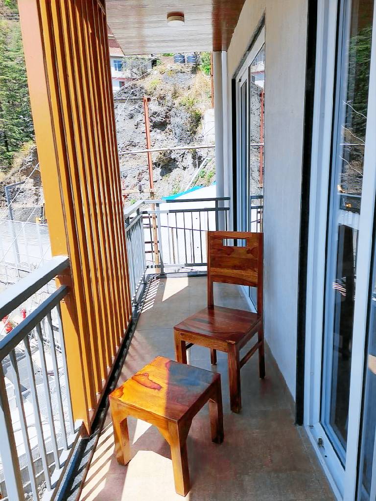 HOP stays - Shimla Luxury 2 BHK — photo 5
