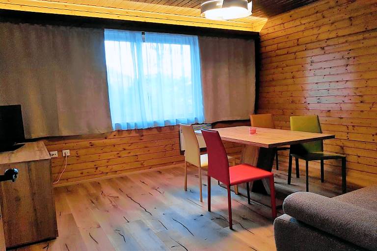 Apartment with barbeque & yard — photo 2