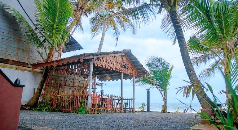 Vacation home with patio, yard & grill | Beach nearby | Good for workation | Pets allowed — photo 4