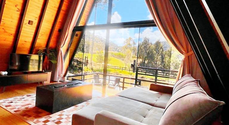 Lodge with patio, jacuzzi & yard — photo 2