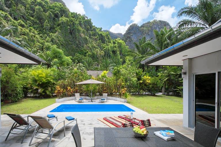 Villa with grill, yard & pool | Suitable for remote work | Pets are welcome — photo 3