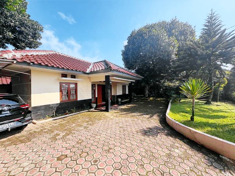 Pleasant villa with pool | Suitable for remote work | Pets allowed in Bandung