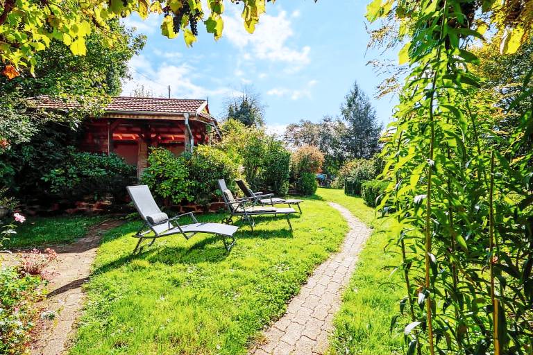 Fully equipped vacation home with grill, fast internet & yard | Garden view | Dogs allowed — photo 4