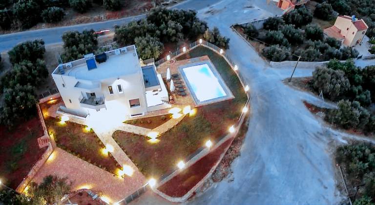 Villa with garden, private pool & patio — photo 5