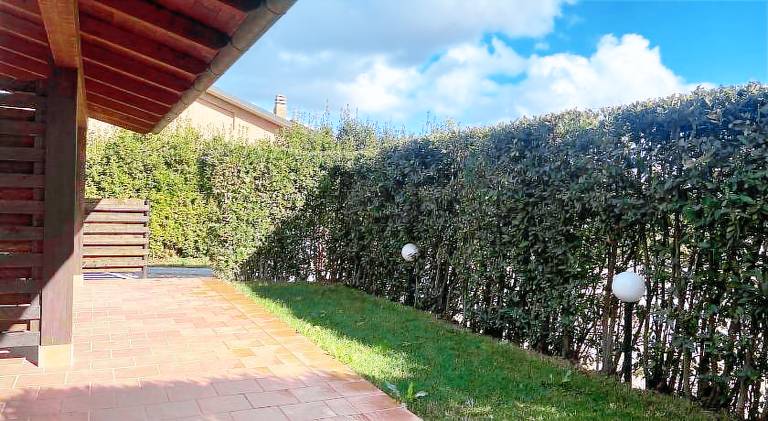 Lovely rental apartment with yard | Pet-friendly — photo 4