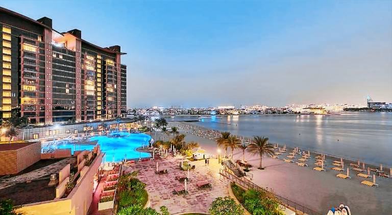 Pleasant apartment with yard & pool | Close to Palm Jumeirah | Beach nearby | Suitable for remote work | Pet-friendly in Abu Dhabi