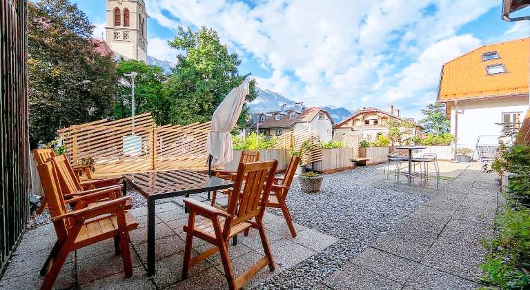 Apartment with patio | Close to Goldenes Dachl — photo 4