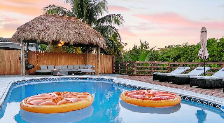 Big vacation home with pool | Pet-friendly — photo 2
