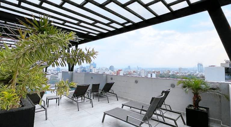 Apartment with pool — photo 3