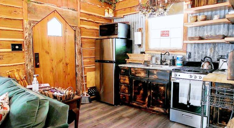 Vacation home with hot tub — photo 4