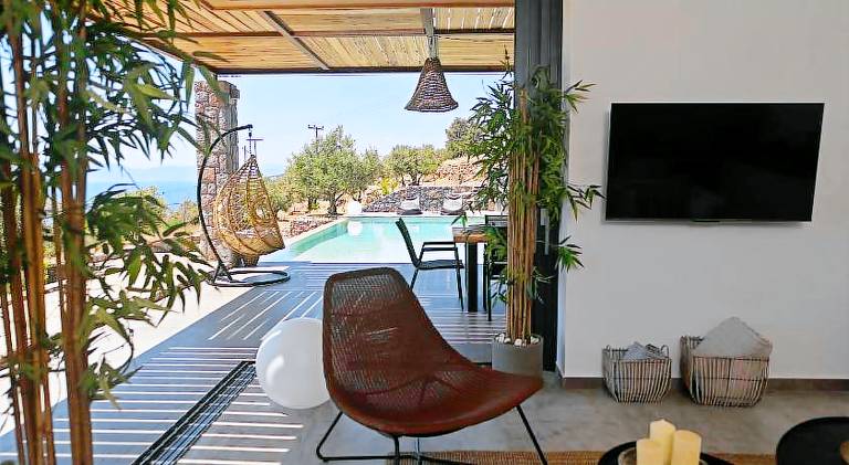 Villa with private pool, BBQ & garden — photo 5