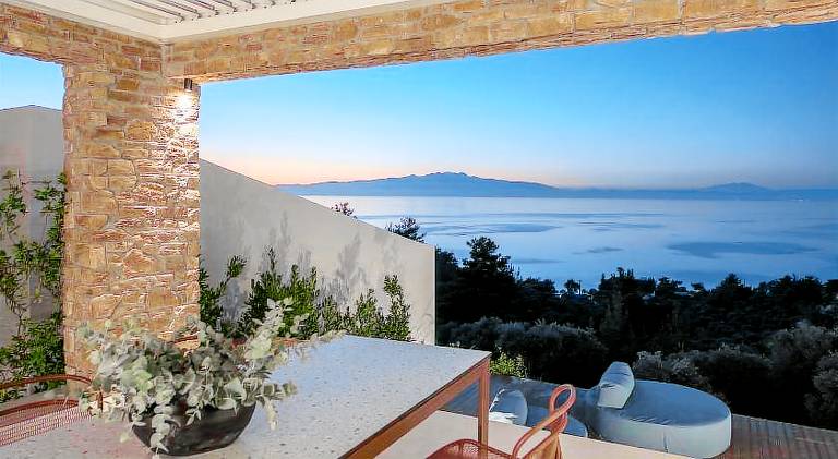 House with private pool, yard & terrace | Suitable for remote work — photo 4
