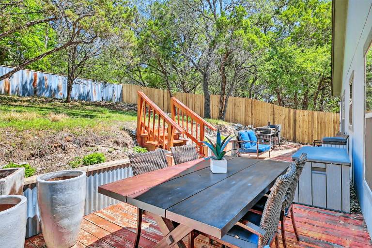 Pet-Friendly Home w/ Deck: 1 Mi to Canyon Lake Fun — photo 2