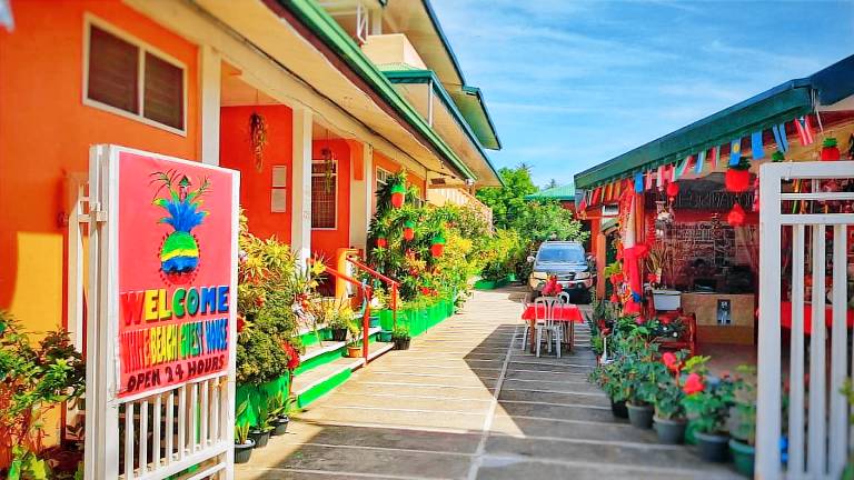 WHITE BEACH GUEST HOUSE in Puerto Galera
