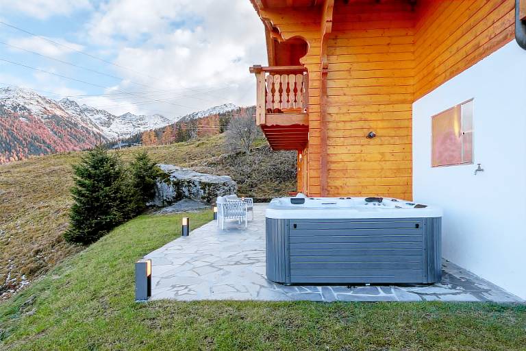 Chalet with terrace & hot tub | Next to the ski | Dogs allowed — photo 4