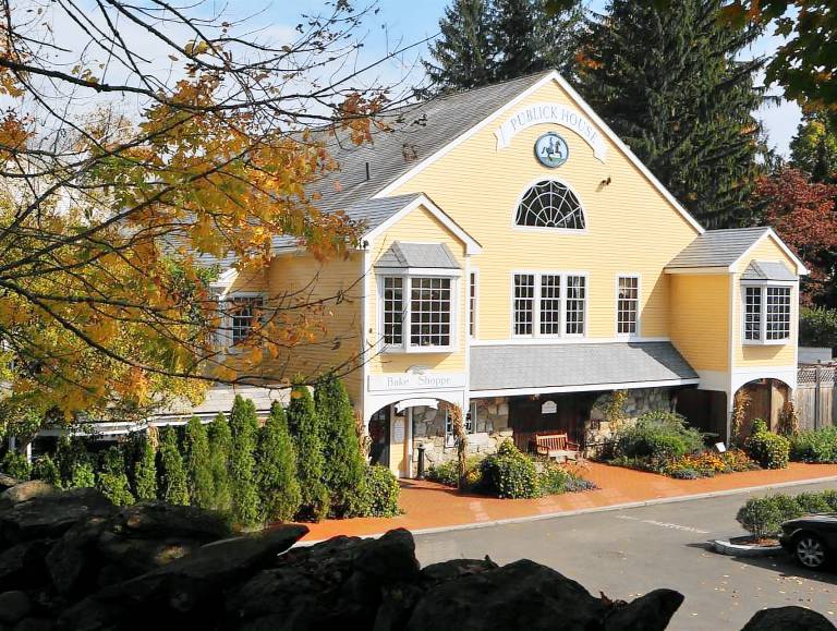 Publick House Historic Inn and Country Motor Lodge — photo 5