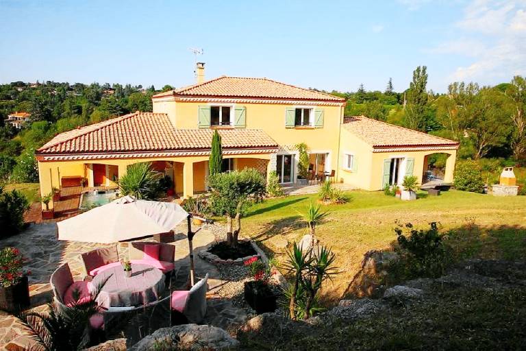 Gite with yard, private pool & barbecue — photo 2