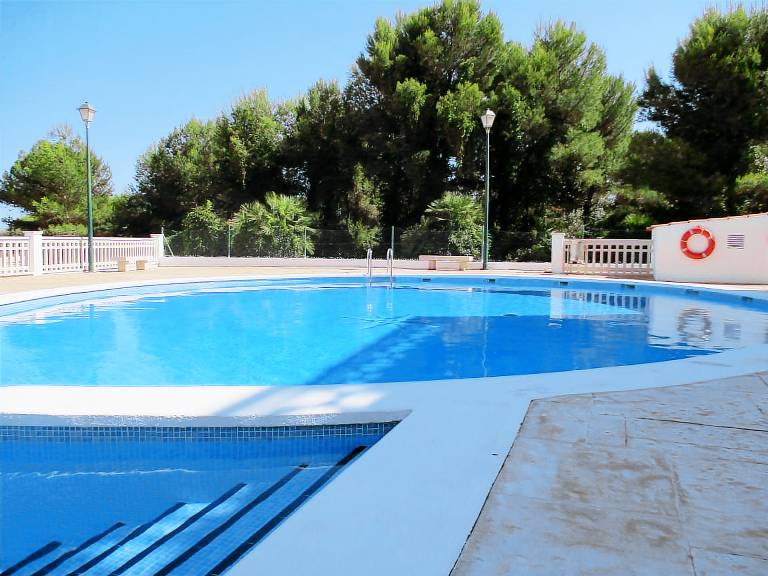 Vacation home with patio, pool & yard — photo 5