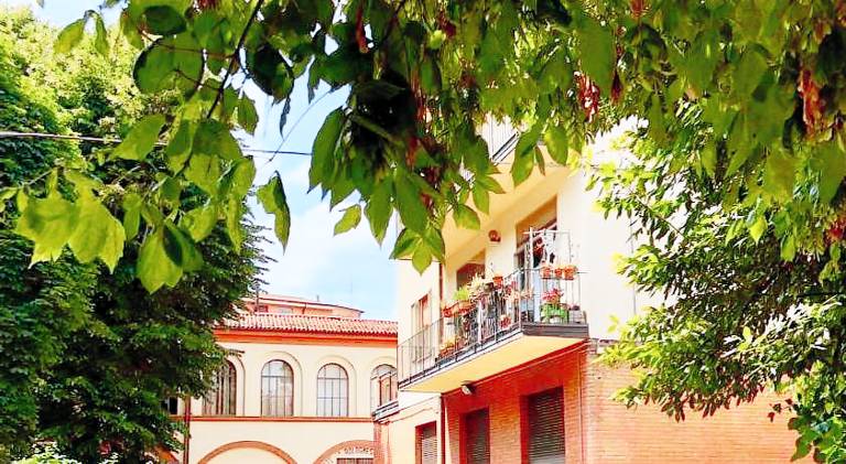 Charming Home Towers-Roofs View — photo 4