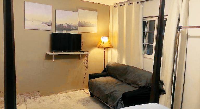 Habitacion mediana en casa grande