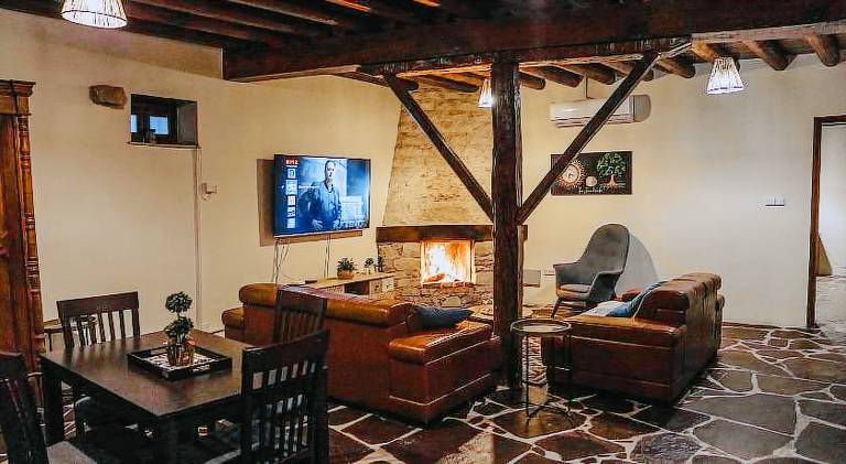 Villa with garden, private pool & barbeque | Suitable for remote work | Dogs allowed — photo 2