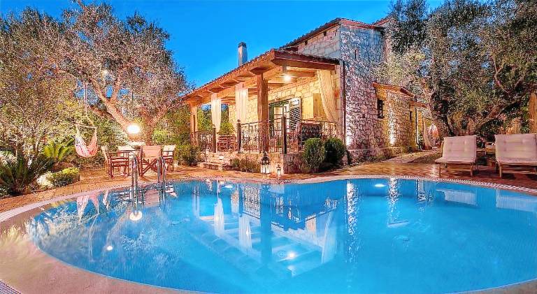 Villa with private pool, BBQ & hot tub | Good for workation in Zakynthos