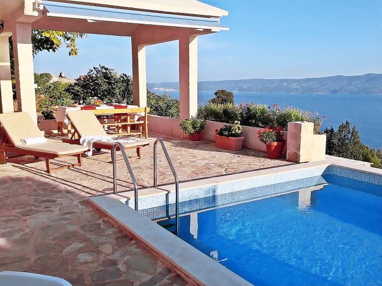 Villa with garden, barbecue & patio | Sea view — photo 2